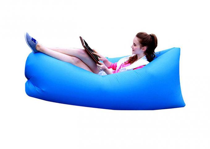 Fasten gefüllte aufblasbares Luftsack-Sofa-kundenspezifische Farbe für Reisen das im Freien/kampierend