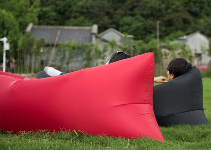 Reisender/kampierender Lamzac-Treffpunkt-Schlafsack im Freien mit Markennamen gedruckt
